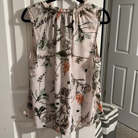 Tank top floral blouse Size L with tie strings in the front - Picture 2 of 4